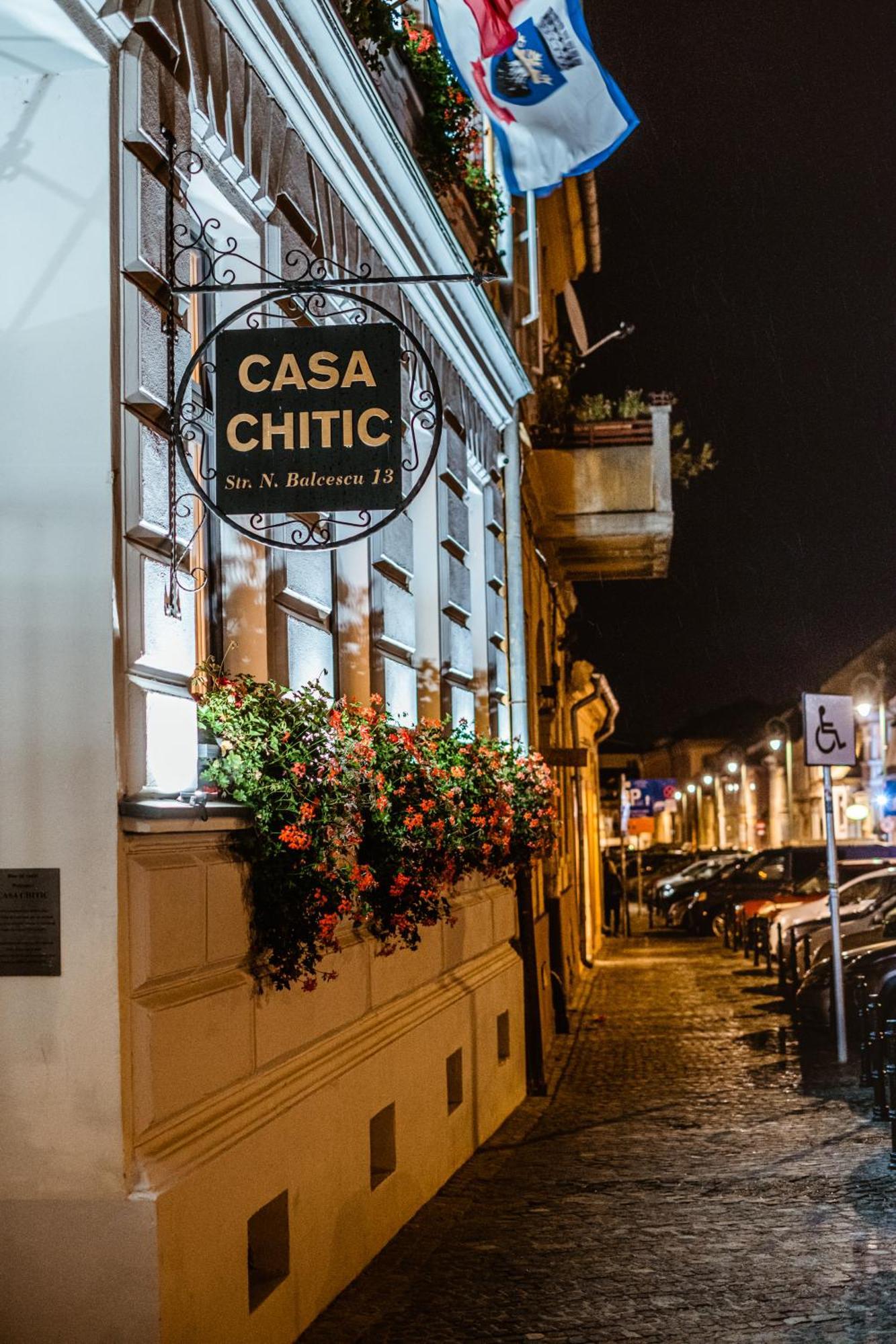 Casa Chitic - Hotel & Restaurant- Str Nicolae Balcescu 13 Braşov Exteriör bild